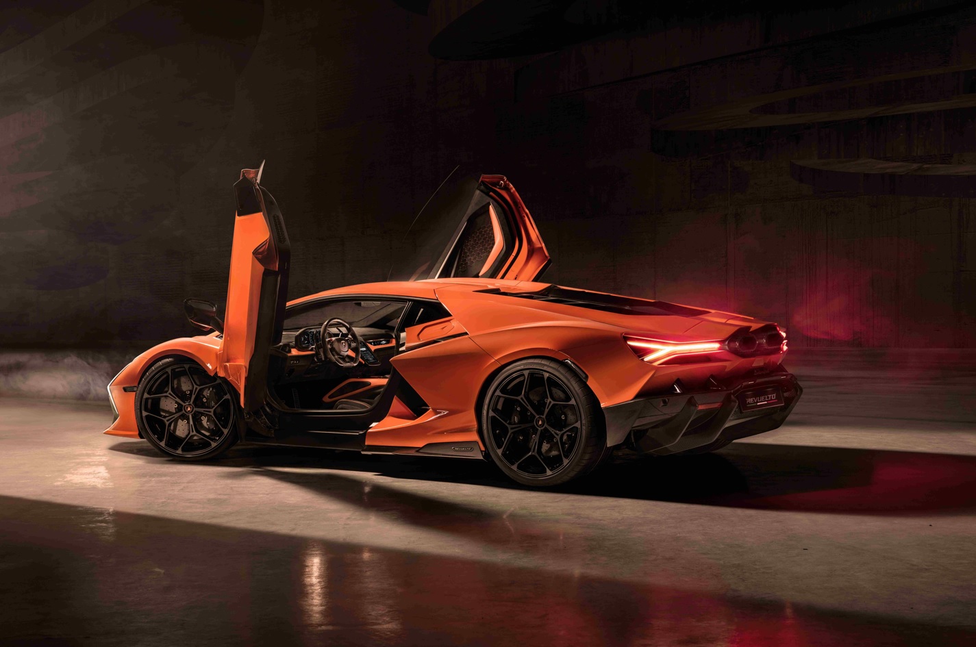 日本普利司通刷新超跑市場!攜手 Lamborghini 推全球首款油電混合超跑輪胎 日本普利司通提供